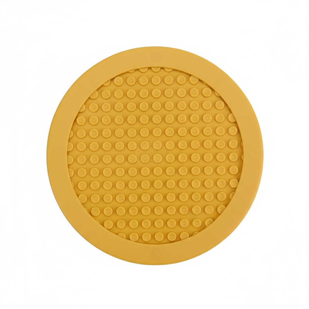 Close-up of Dropshipman silicone slow feeder dog bowl with suction cups and three compartments, 21cm diameter.